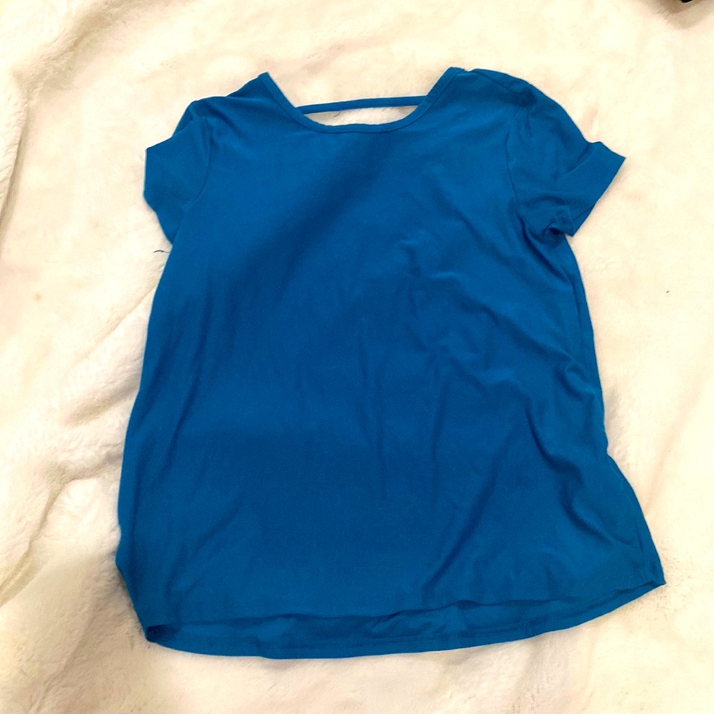 Blue tshirt with oval back opening